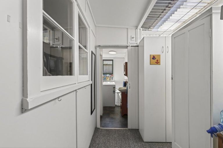 Photo of property in 59 Fifth Avenue, Urenui, 4377