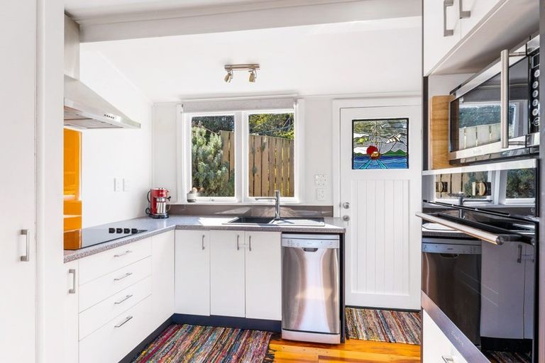 Photo of property in 32 Cluny Road, Plimmerton, Porirua, 5026