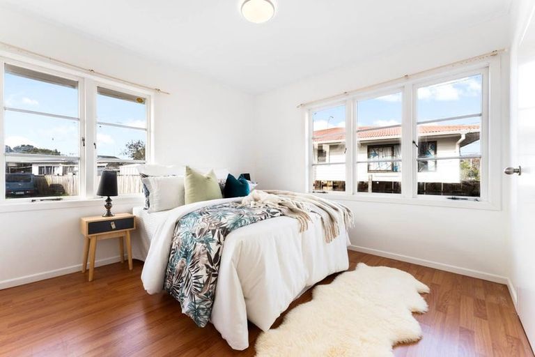 Photo of property in 4 Kirrie Avenue, Te Atatu South, Auckland, 0610