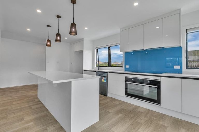 Photo of property in 7/19 Milton Road, Orewa, 0931