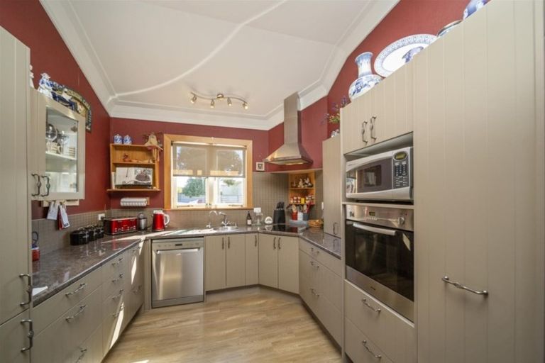 Photo of property in 81 Collins Street, Hawera, 4610