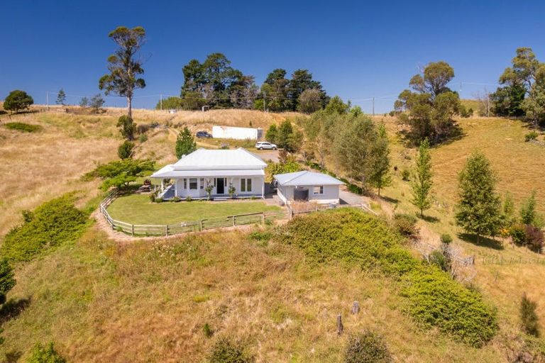 Photo of property in 1986 Taihape Road, Sherenden, Hastings, 4179