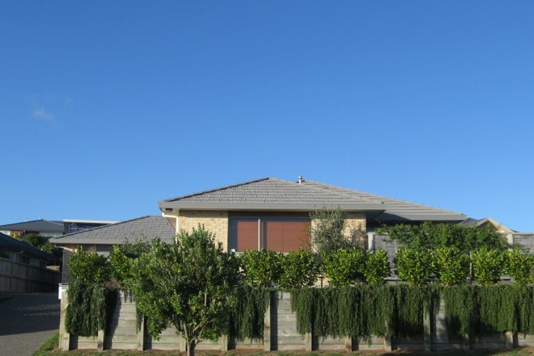 Photo of property in 105 Realm Drive, Paraparaumu, 5032