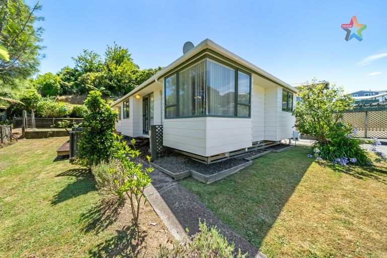 Photo of property in 13 Barberry Grove, Maungaraki, Lower Hutt, 5010