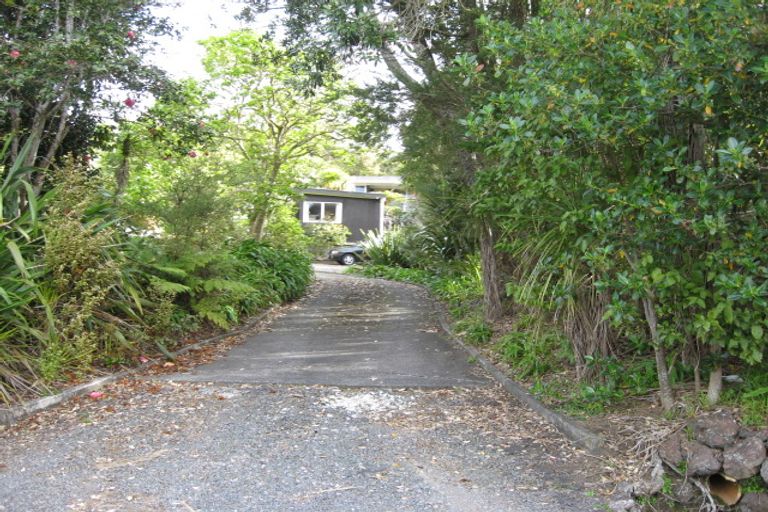 Photo of property in 14 Raroa Terrace, Waiatarua, Auckland, 0604