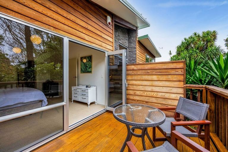 Photo of property in 12 Leatham Avenue, Strandon, New Plymouth, 4312