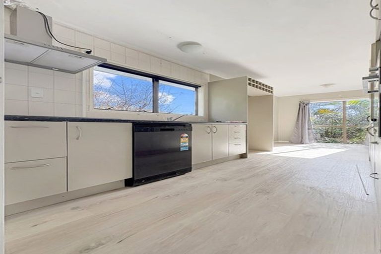 Photo of property in 37 Aronia Way, Goodwood Heights, Auckland, 2105