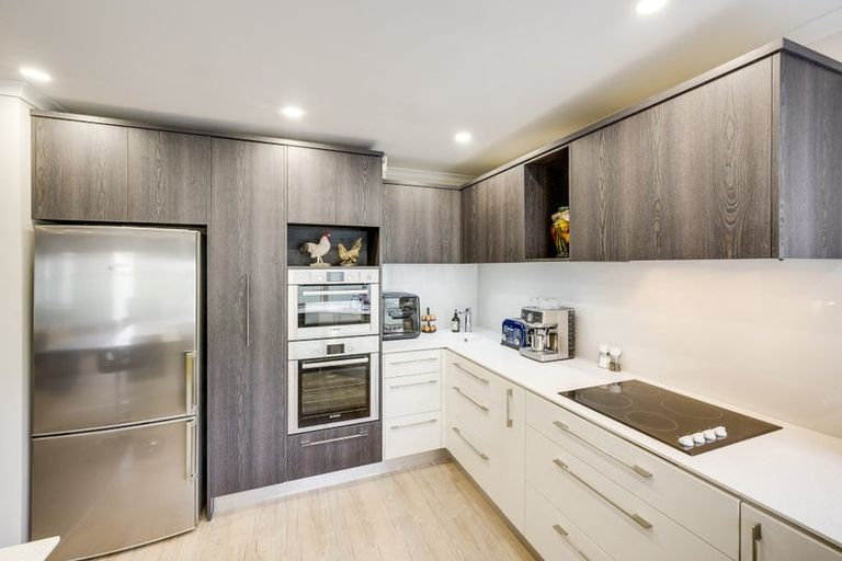 Photo of property in 5a Queens Walk, Taradale, Napier, 4112