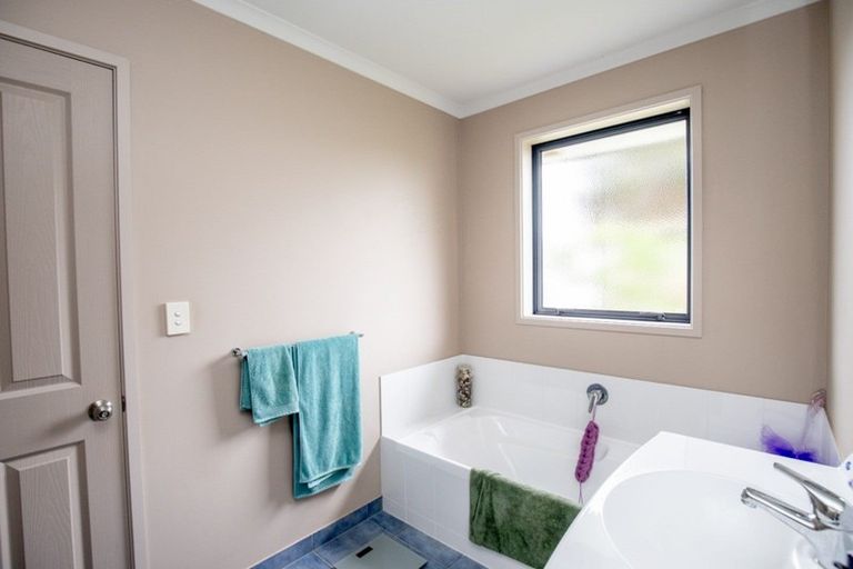 Photo of property in 32 Benner Drive, Ngatea, 3503