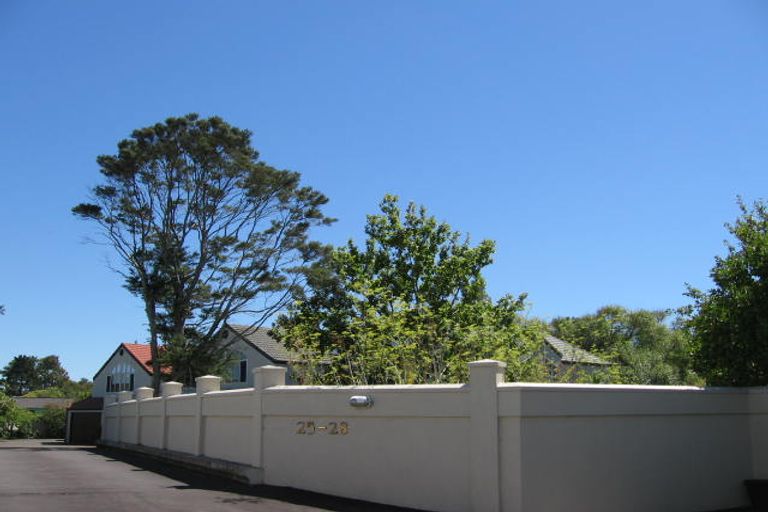 Photo of property in 28/1 Woodbridge Lane, Milford, Auckland, 0620