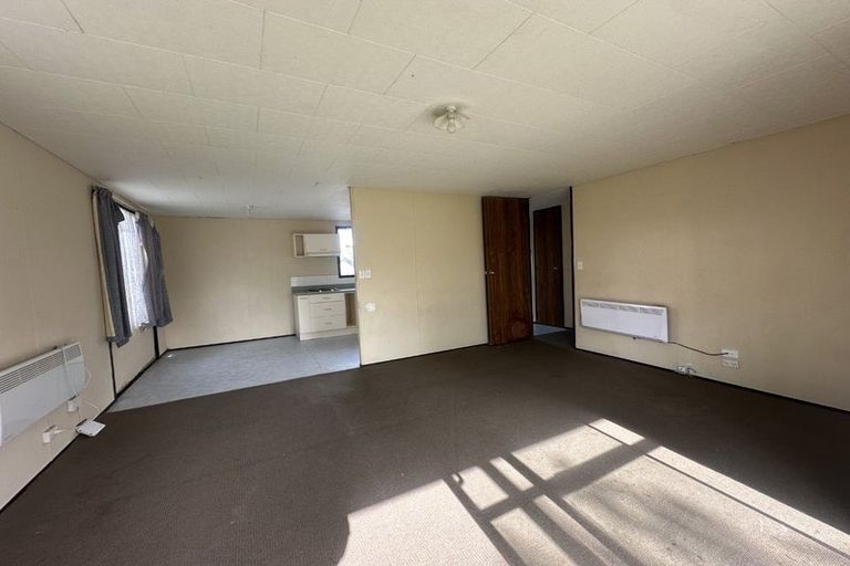 Photo of property in 2/15 Barneys Farm Road, Clendon Park, Auckland, 2103