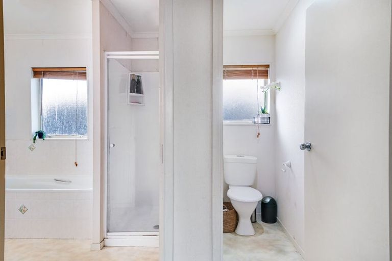 Photo of property in 12 Emmerdale Avenue, Papakura, 2110