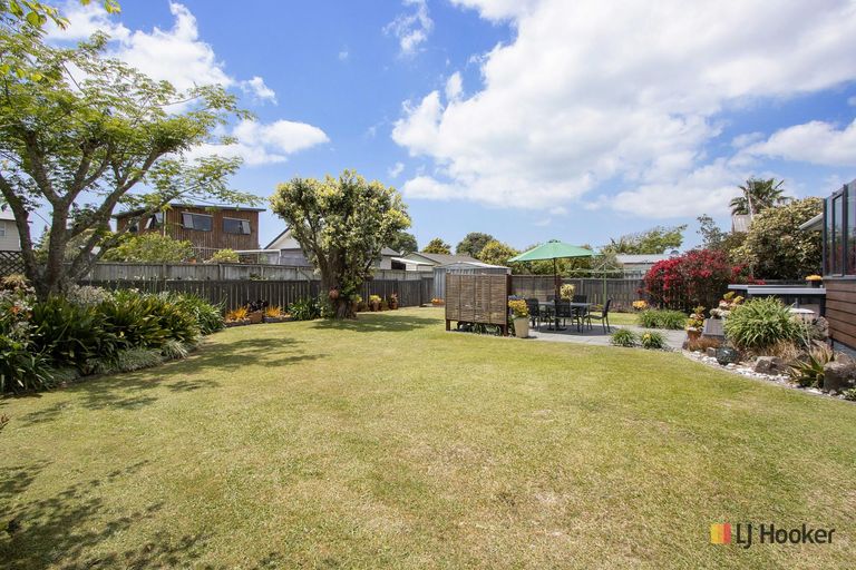 Photo of property in 10 Hereford Place, Waihi Beach, 3611