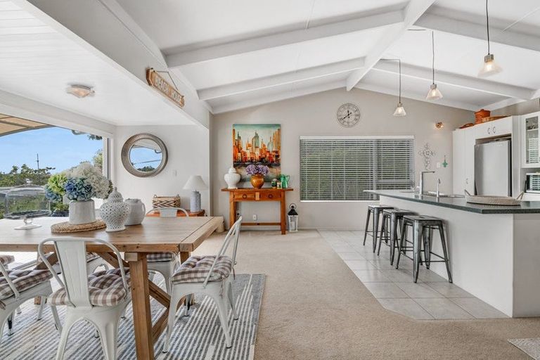 Photo of property in 1/34 Totara Road, Stanmore Bay, Whangaparaoa, 0932