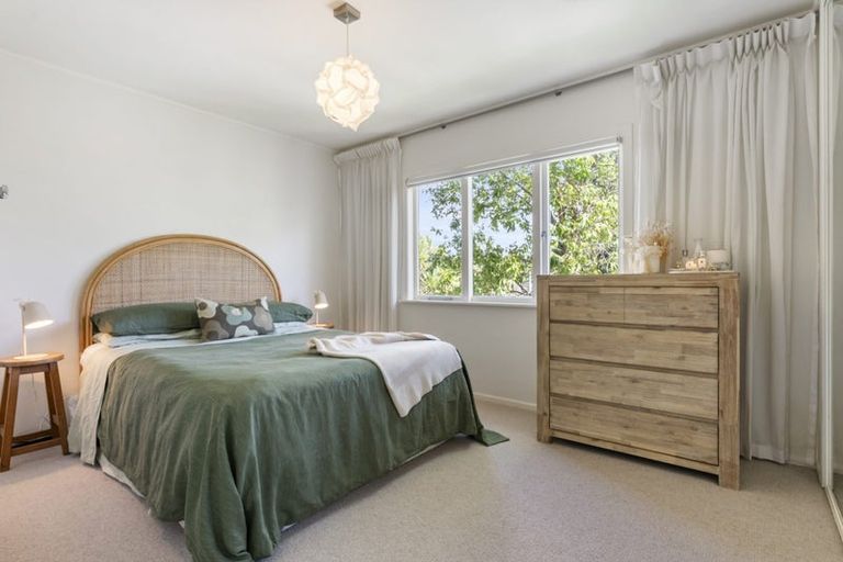 Photo of property in 8 Shanaway Rise, Hillcrest, Auckland, 0627