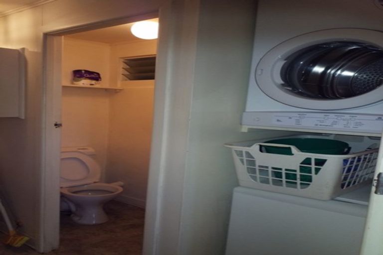 Photo of property in Churchill Flats, 213 The Terrace, Wellington Central, Wellington, 6011