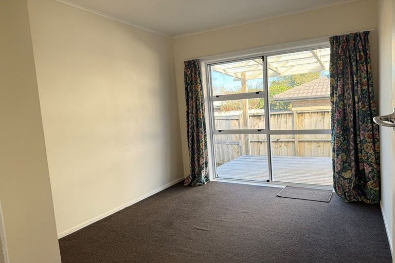 Photo of property in 6 Knox Road, Swanson, Auckland, 0612