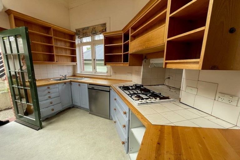 Photo of property in 64 Hawker Street, Mount Victoria, Wellington, 6011