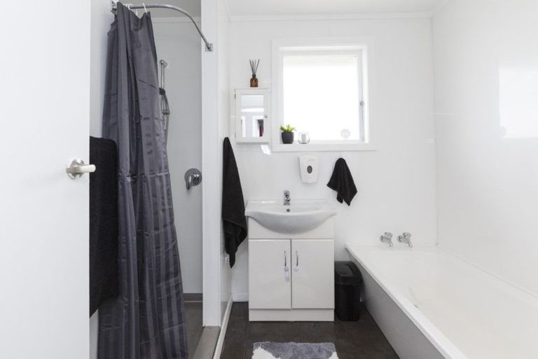 Photo of property in 41 Holdsworth Avenue, Milson, Palmerston North, 4414