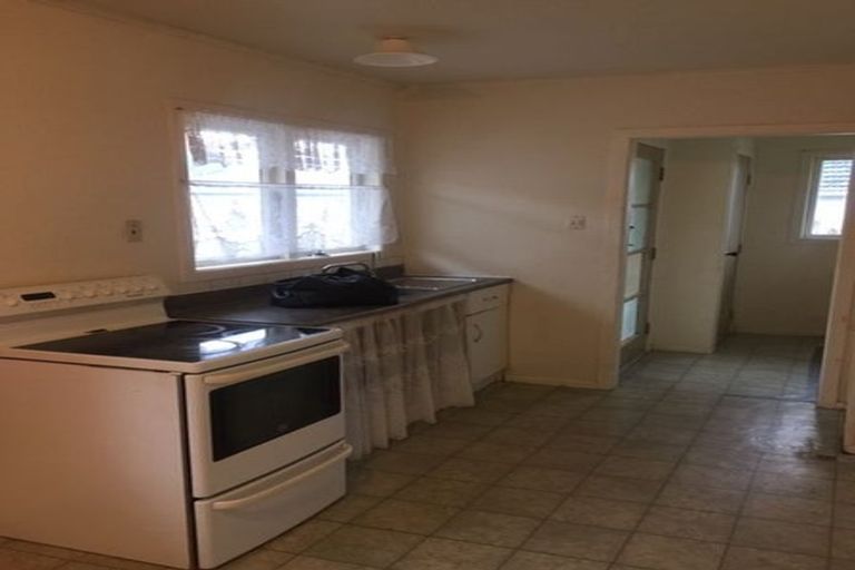 Photo of property in 4 Nairn Place, Otara, Auckland, 2023