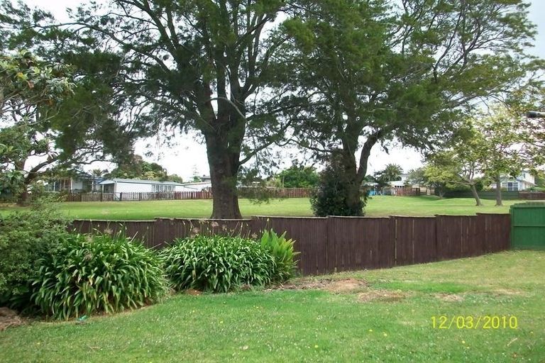 Photo of property in 31 Felgrove Street, Glendene, Auckland, 0602
