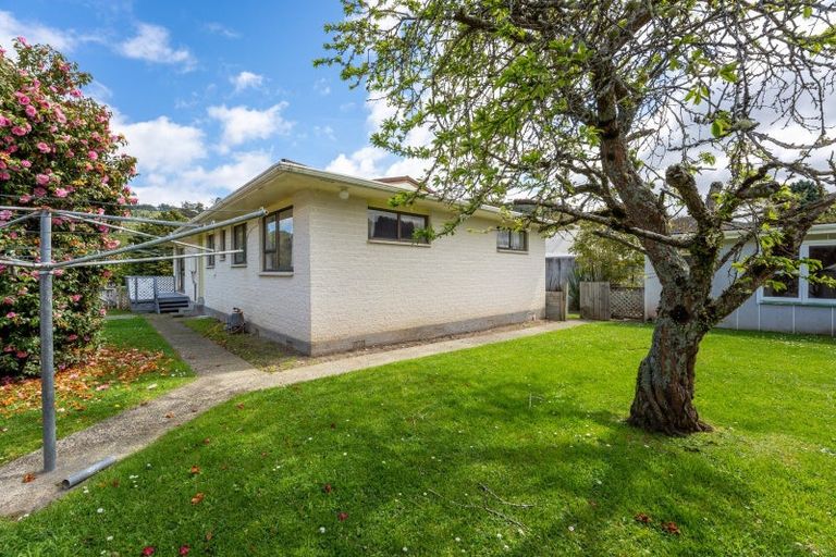 Photo of property in 11 Amber Grove, Birchville, Upper Hutt, 5018