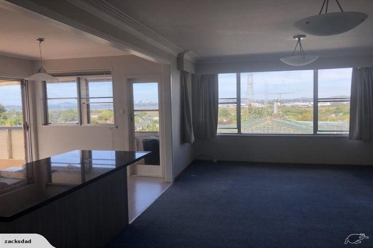 Photo of property in 1 Wakeling Avenue, Te Atatu South, Auckland, 0610