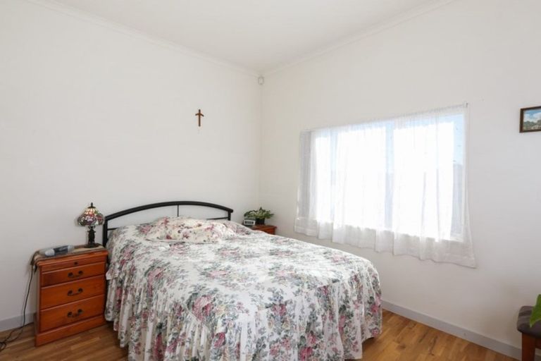 Photo of property in 6 Brashier Circle, Sunnyvale, Auckland, 0612