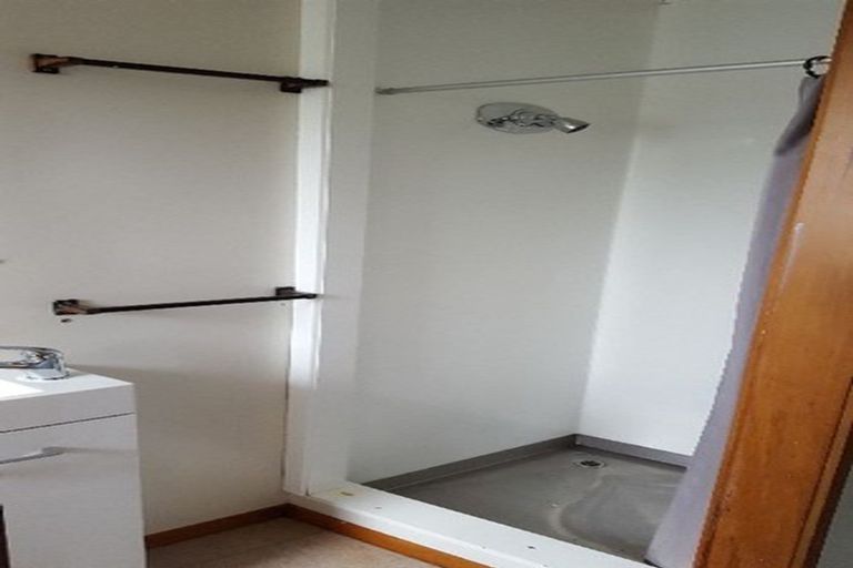 Photo of property in 4 Target Road, Totara Vale, Auckland, 0629