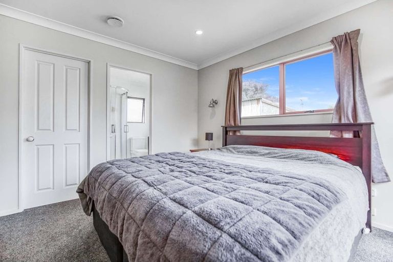 Photo of property in 13 Brookesmith Drive, Waiuku, 2123