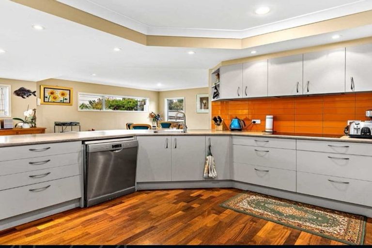 Photo of property in 80 Ravenwood Drive, Forrest Hill, Auckland, 0620