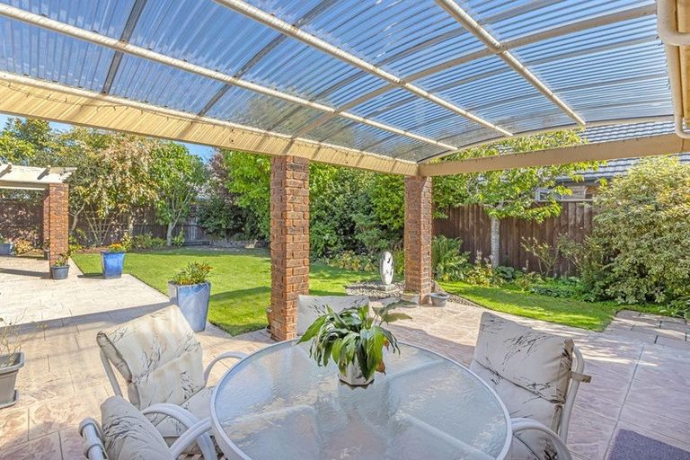 Photo of property in 10 Dinglebay Place, Casebrook, Christchurch, 8051