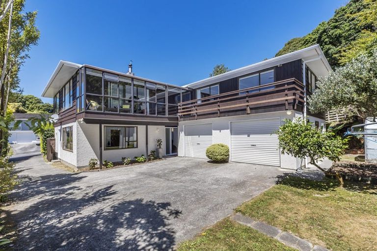 Photo of property in 19 Greyfriars Crescent, Tawa, Wellington, 5028
