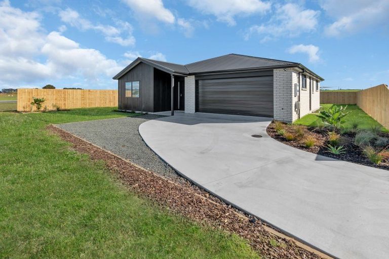 Photo of property in 12 Taurangawaka Road, One Tree Point, 0118
