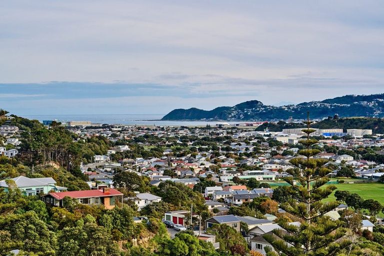 Photo of property in 75 Camperdown Road, Miramar, Wellington, 6022