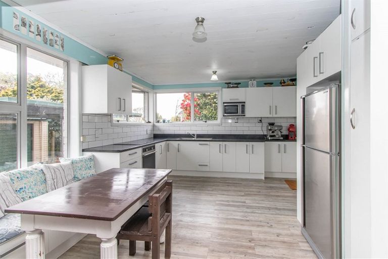 Photo of property in 6 Kowhai Street, Inglewood, 4330