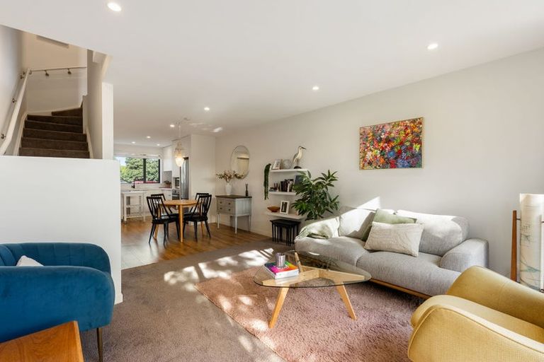 Photo of property in 2/2 Stone Street, Miramar, Wellington, 6022