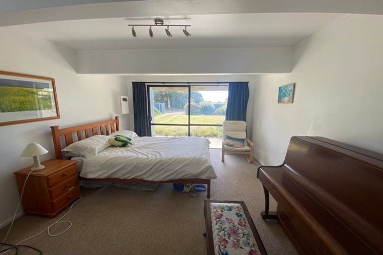 Photo of property in 104 Field Way, Waikanae Beach, Waikanae, 5036