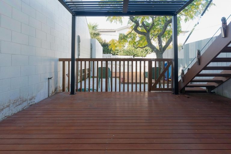 Photo of property in 2/268a Onewa Road, Birkenhead, Auckland, 0626