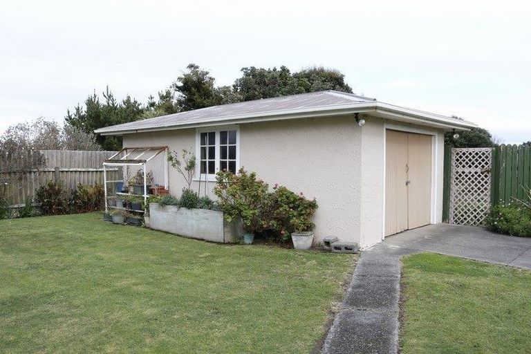 Photo of property in 15 Egmont Street, Castlecliff, Whanganui, 4501