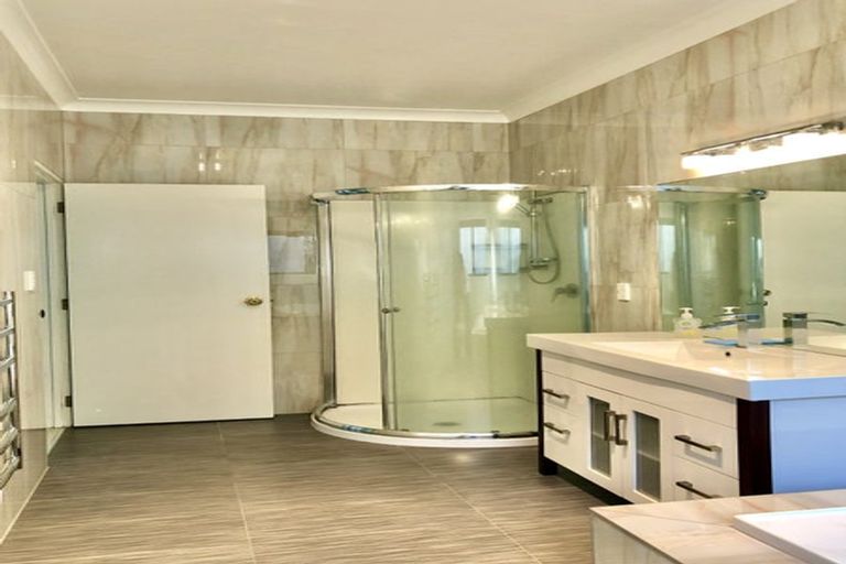 Photo of property in 32 Westerham Drive, Dannemora, Auckland, 2016