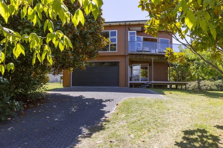 Photo of property in 22 Reeves Road, Acacia Bay, Taupo, 3330