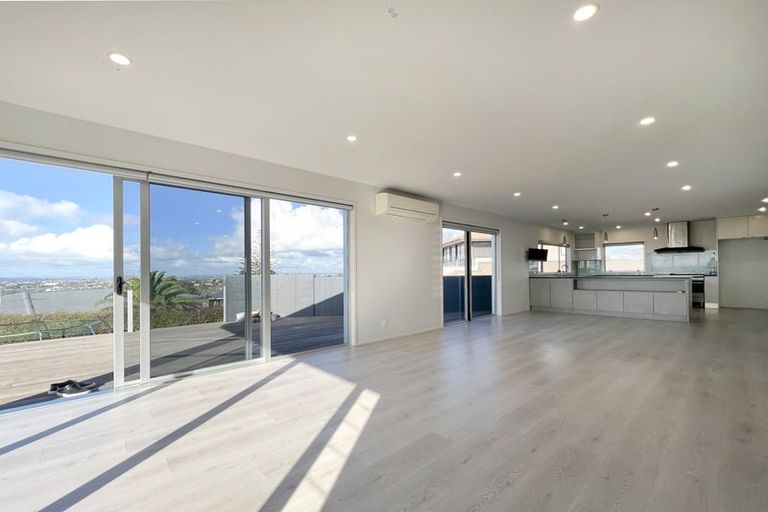 Photo of property in 42 Monarch Avenue, Hillcrest, Auckland, 0627