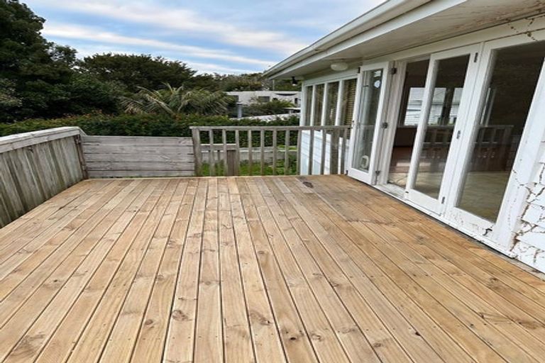 Photo of property in 155 Glenfield Road, Hillcrest, Auckland, 0626