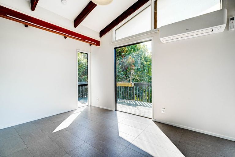 Photo of property in 29 Noeleen Street, Glenfield, Auckland, 0629