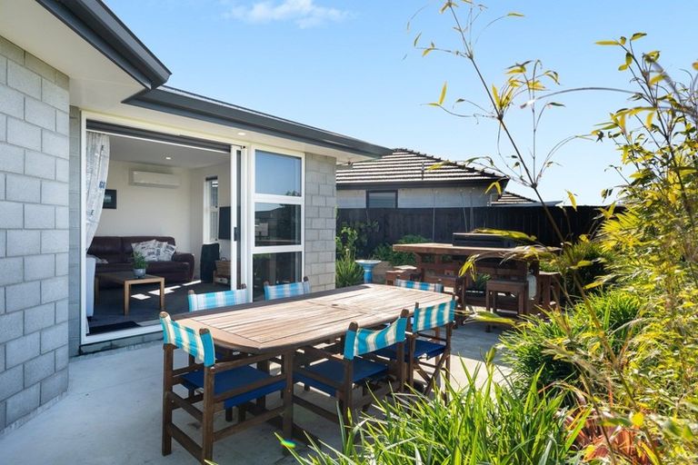 Photo of property in 77 Te Kio Crescent, Papamoa Beach, Papamoa, 3118