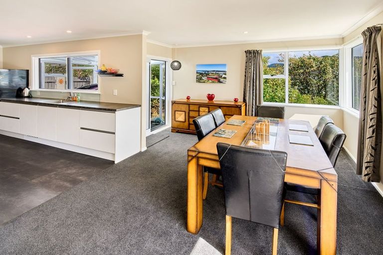Photo of property in 6 Mayfair Place, Tawa, Wellington, 5028