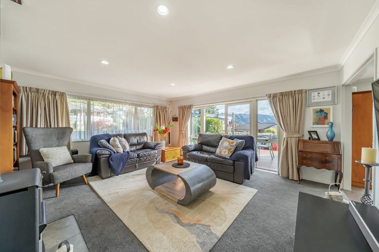 Photo of property in 48 King Charles Drive, Kingsley Heights, Upper Hutt, 5018