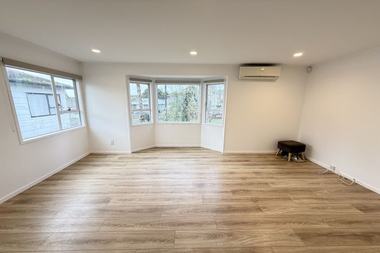 Photo of property in 21 Caribbean Drive, Unsworth Heights, Auckland, 0632