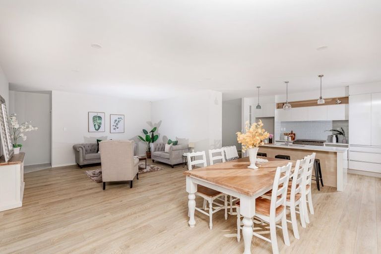 Photo of property in 8 Moemoea Avenue, Kumeu, 0810